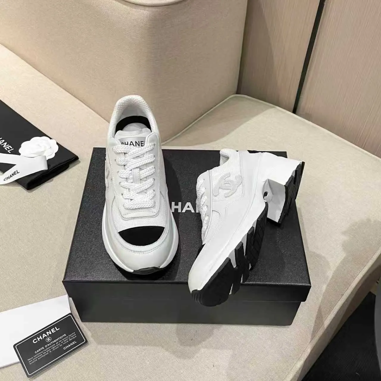 👟👟Ex-factory price 580👟👟Chanel Panda Shoes! 2025 counter's top casual sports shoes. This classic design; the upper is electro-embroidered with a variety of techniques; the outsole is fashionable and sporty; the unusual inclusion of a variety of color matching elements... The diversified mix and match is very good-looking and versatile, and can be used for leisure, fashion, sports, and outdoor... ꫛꫀꪝ Go➫ Materials: ❶Upper made of: original imported first-layer silk cowhide + original waterproof cloth + original first-layer cowhide ❷Inner lining: Original Yangli + Net ❸ Outsole based on: Original TPU combination outsole Special counter boutique packaging complete set for women 35–40